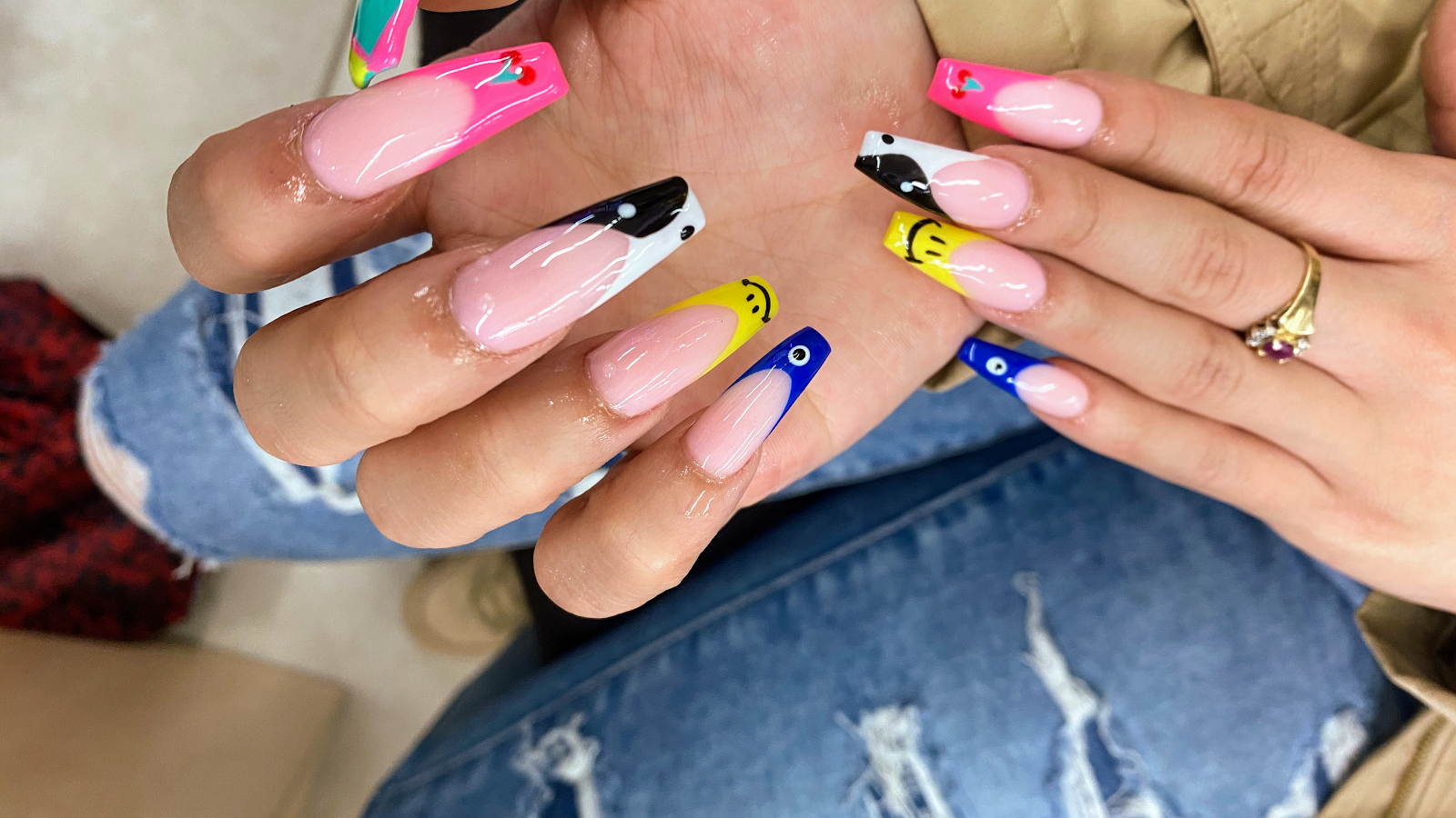 TL Hi-Tech Nails logo