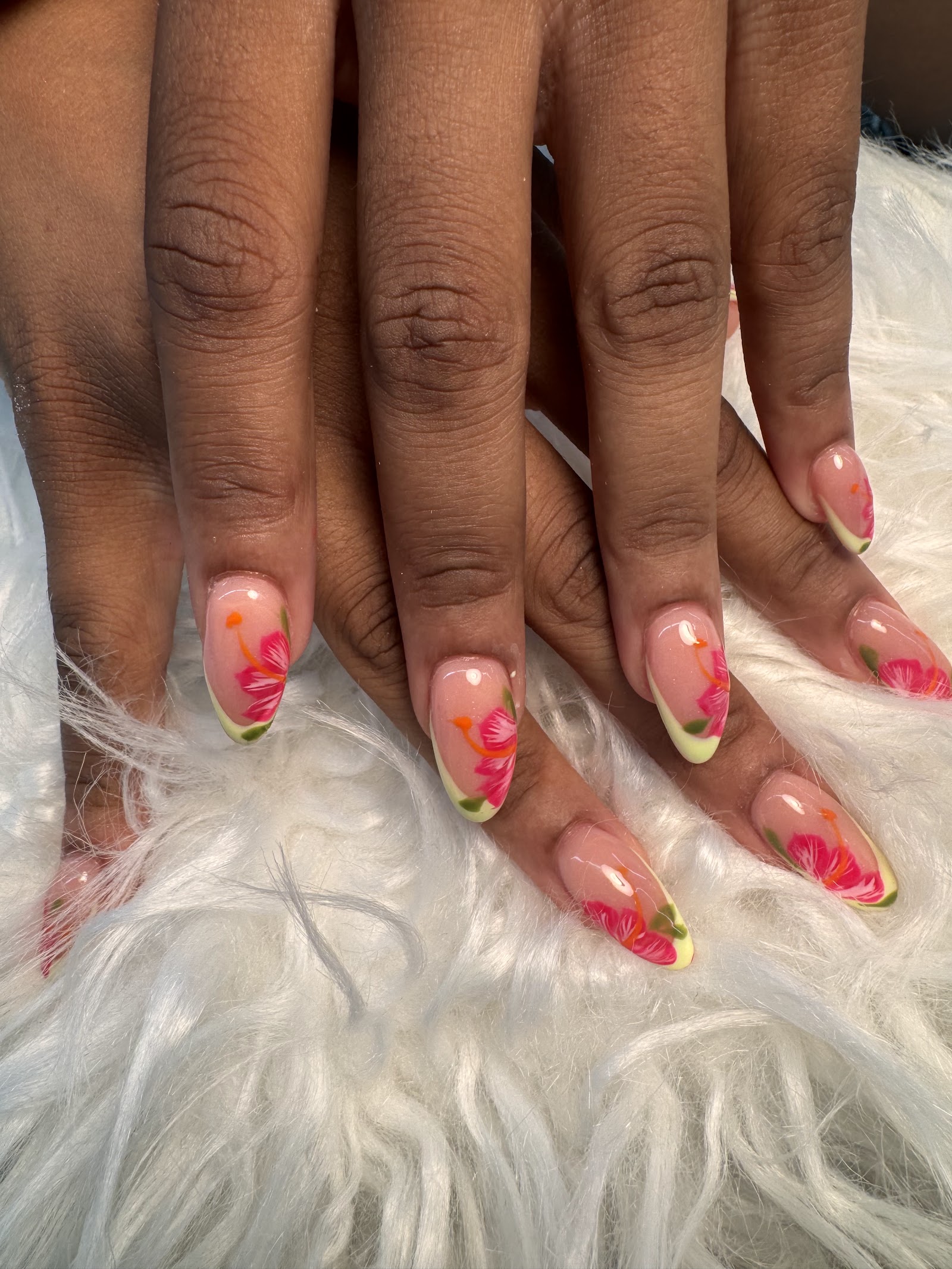 TL Hi-Tech Nails nail photo 2